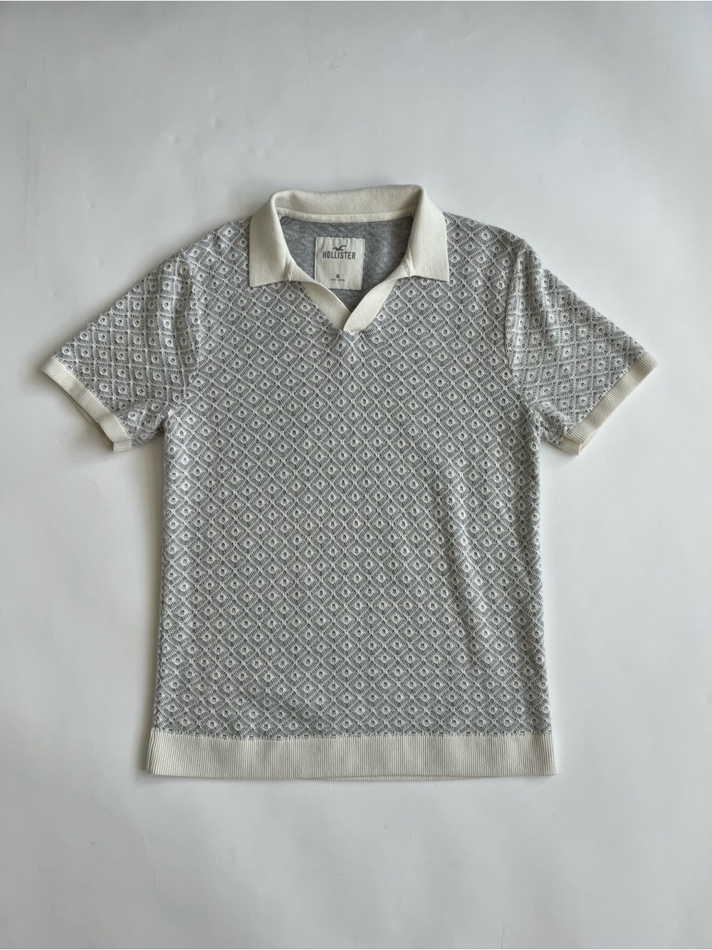 Hollister Men's Cream & Light Gray Diamond Knit Polo